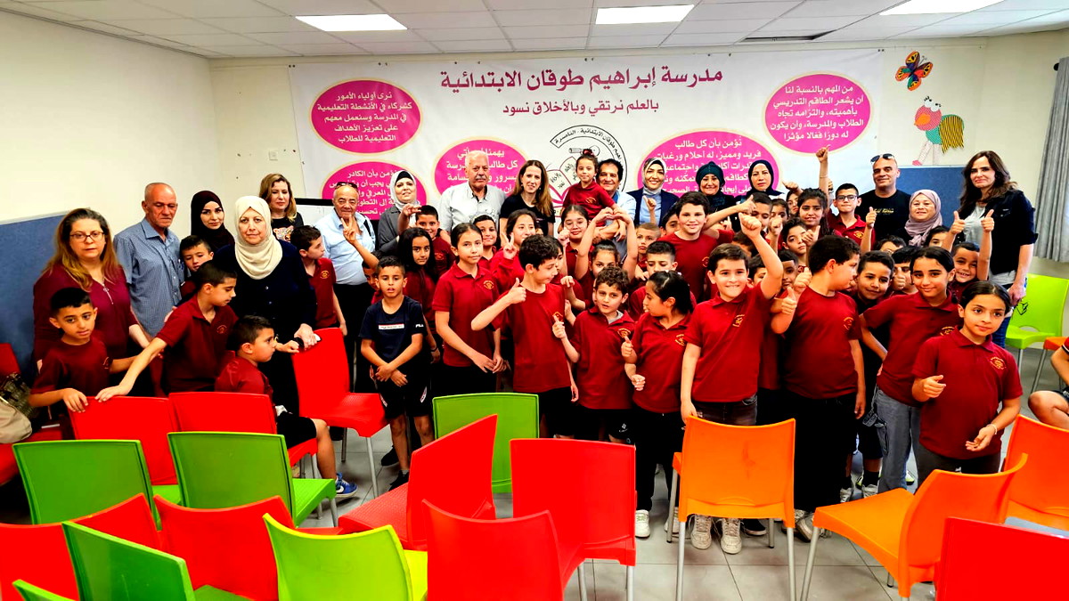 لإحياء يوم اللّغة العربيّة ووسط شعارات تسمو بها| مدرسة إبراهيم طوقان في النّاصرة تستضيف أعضاء الاتّحاد القطريّ للأدباء الفلسطينيّين