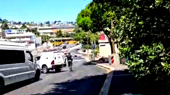 فيديو| تفكيك قنبلة في نوف هجليل- الشارع المؤدي الى عين ماهل