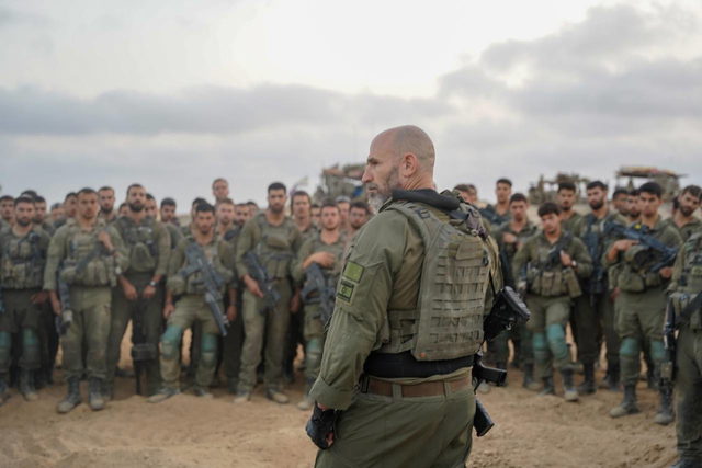 قائد فرقة 98 في الجيش الاسرائيلي: "لا يزال 120 مختطف داخل غزة ونحن لن نتوقف حتى نعيدهم إلى ديارهم"