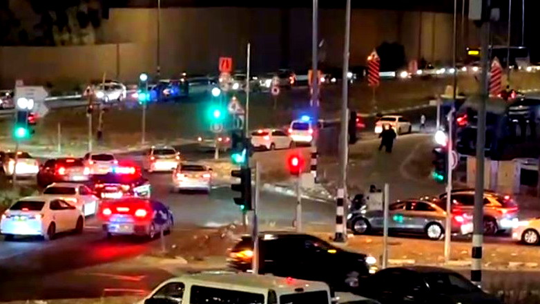 (فيديو) الشرطة تطارد سيارة مشبوهة في منطقة البيج بالناصرة