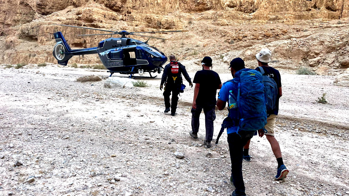 فيديو وصور| البحر الميت: تخليص 3 اشخاص علقوا في ناحال تماريم