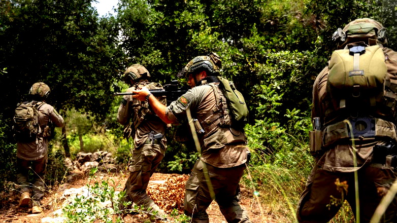 وسائل إعلام إسرائيلية: مقتل ثمانية جنود إسرائيليين من جراء انفجار عبوة ناسفة داخل آلية عسكرية في قطاع غزة