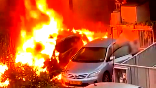 بالفيديو- اعتقال شابين من مدينتي الناصرة ونوف هجليل بشبهة إضرام النار بشكل متعمّد بعدد من السيارات في نوف هجليل