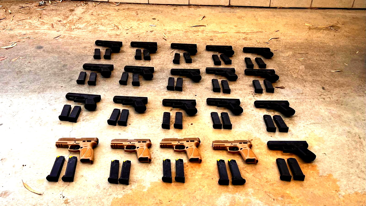 فيديو| سمح بالنشر: احباط محاولة تهريب اسلحة من الاردن الى اسرائيل... تصريح مدع عام ضد شاب في العشرينيات من عمره من النقب 