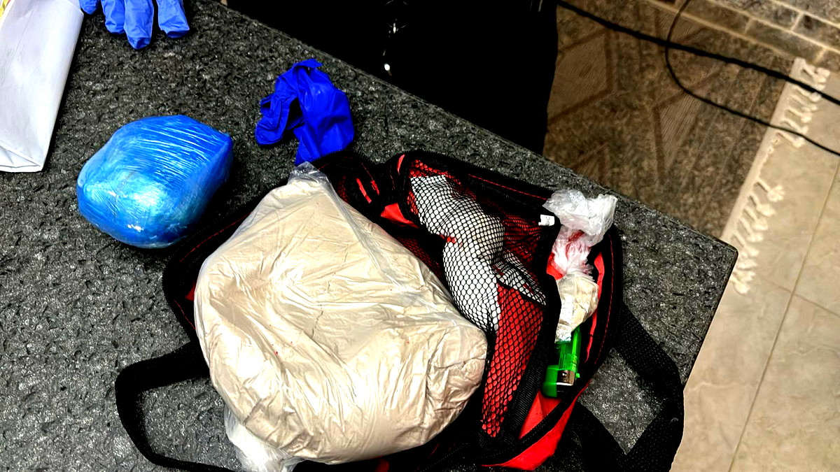 الرملة: اعتقال رجل وزوجته بشبهة حيازة كمية كبيرة من المخدرات الخطيرة في المنزل