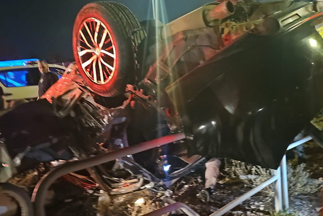 اصابة شابين بجراح خطيرة ومتوسطة اثر انقلاب سيارة على شارع 65 قرب عيلبون