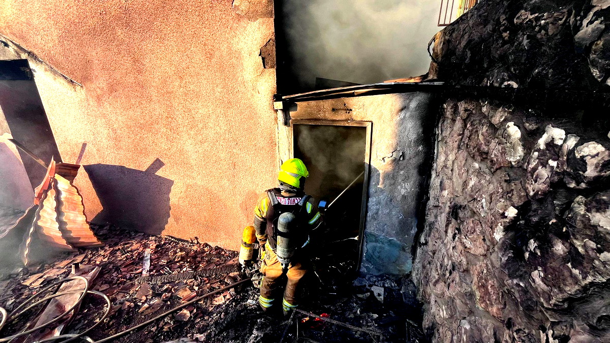 منطقة الشّمال: اندلاع حريق في 3 مبانٍ جرّاء سقوط قذائف صاروخية