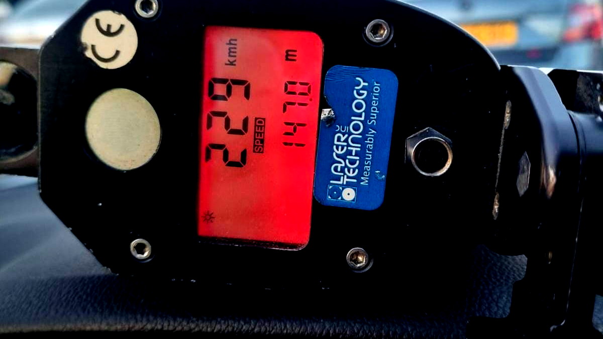 فيديو| لائحة اتهام ضد سائق (19 عامًا) من كفركنا بعد ضبطه يقود بسرعة فائقة تصل الى 229 كم/ساعة