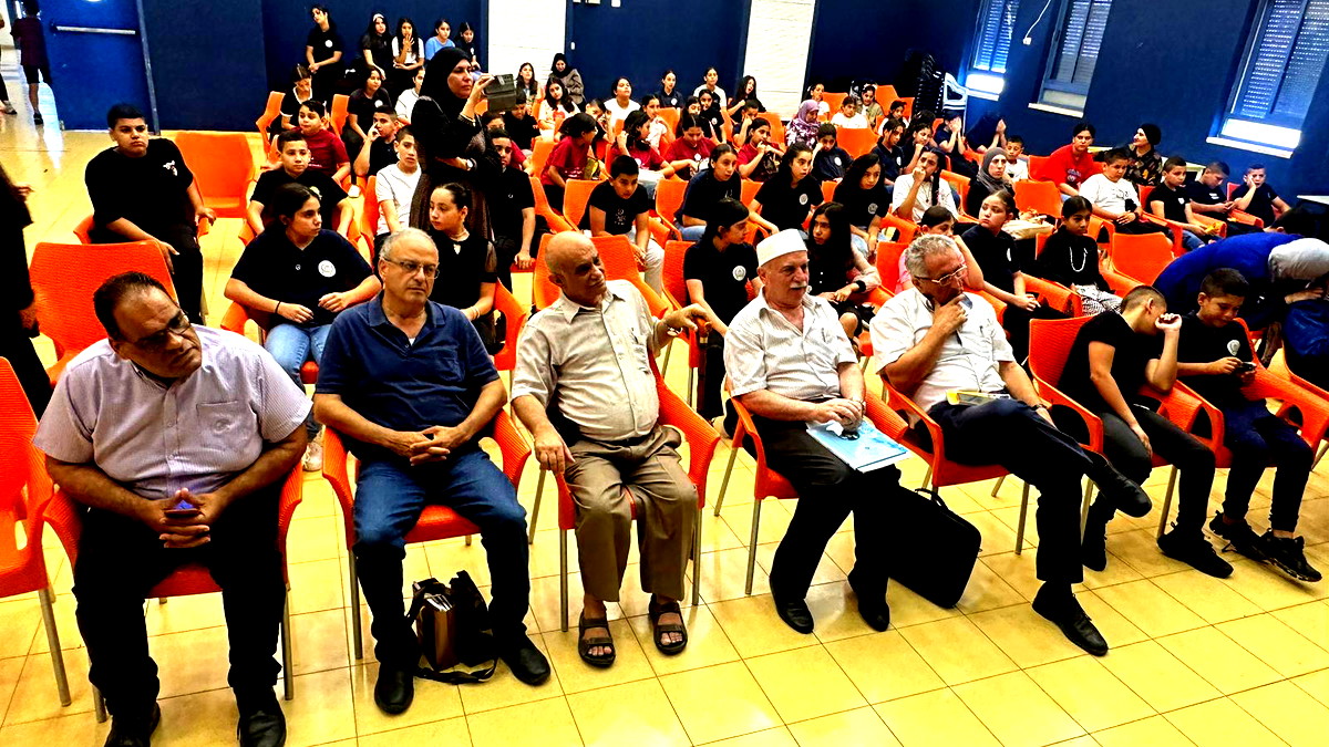 بحضور كوكبة من الأدباء- مدرسة ابن سينا في كفرمندا تتوج مشروع مسيرة الكتاب