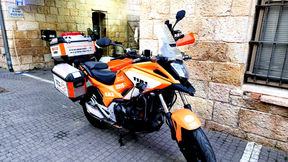 القدس: اعتقال متطوع في اسعاف ايحود هتسلا بشبهة تجارة المخدرات باستخدام الدراجة النارية الخاصة بالمنظمة