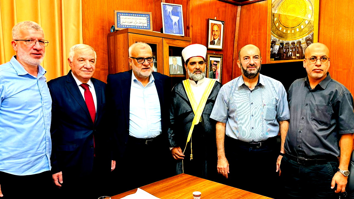 وفد الحركة الإسلامية وجمعية الأقصى يجتمع بالأوقاف الإسلامية في الأقصى المبارك لتعزيز التعاون خدمةً للأقصى