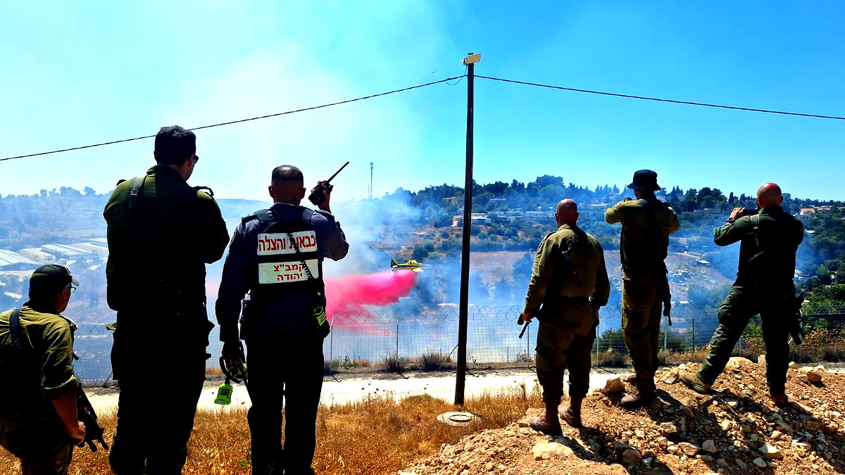 فيديو| كفار عتصيون: اندلاع حريق كبير في منطقة مفتوحة بالقرب من قاعدة عسكرية