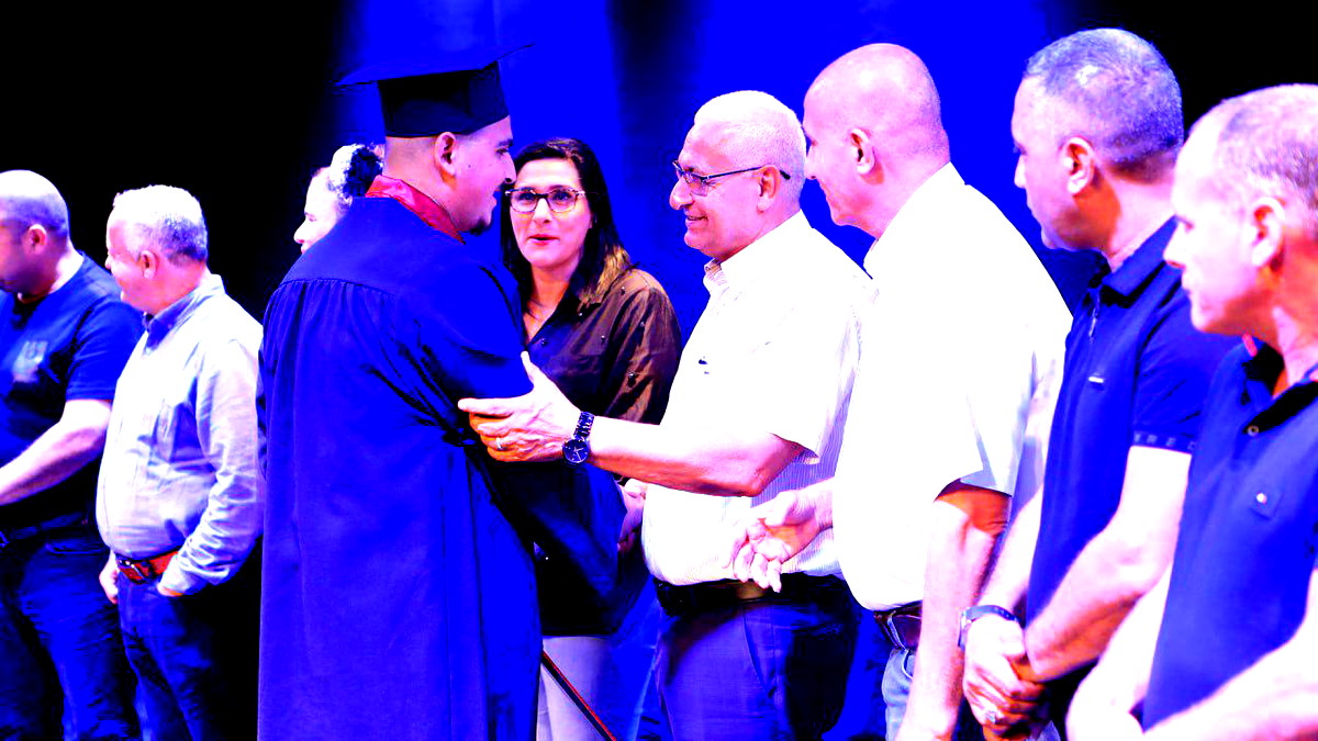 سخنين: التعليم الثانوي هيلا يحتفل بتخريج 33 خريجا مع استحقاق بجروت كامل