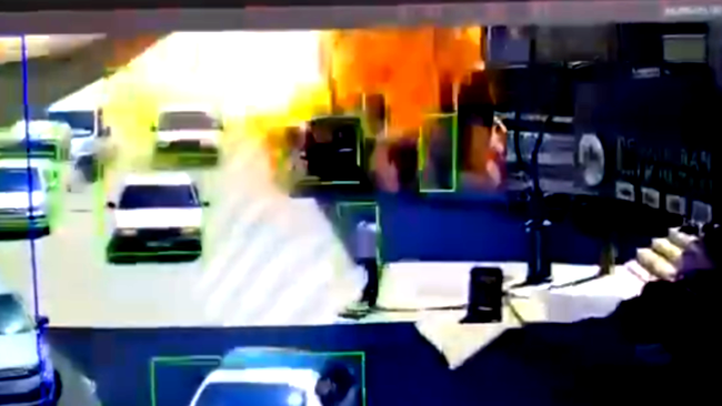 قتلى وجرحى بالعشرات.. وسائل إعلام تركية تنشر فيديو يوثق لحظة انفجار خط للغاز الطبيعي في مطعم بإزمير