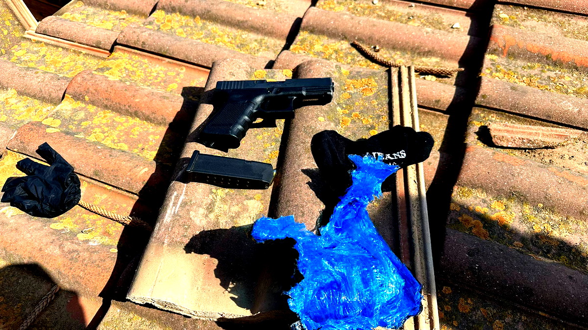 اعتقال 3 اشخاص من عائلة واحدة بشبهة حيازة السلاح في بلدة جلجولية