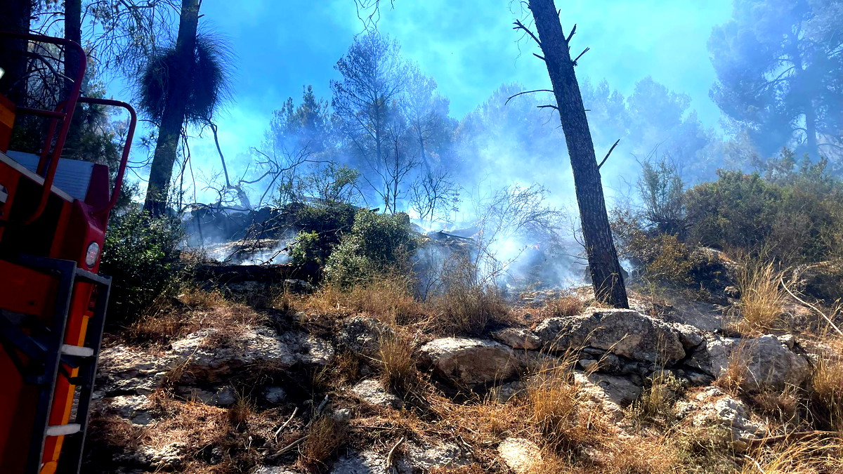القدس: اصابة 5 اشخاص جراء اندلاع حريق في مبنى.. طواقم الاطفاء والانقاذ تعمل على اخماده