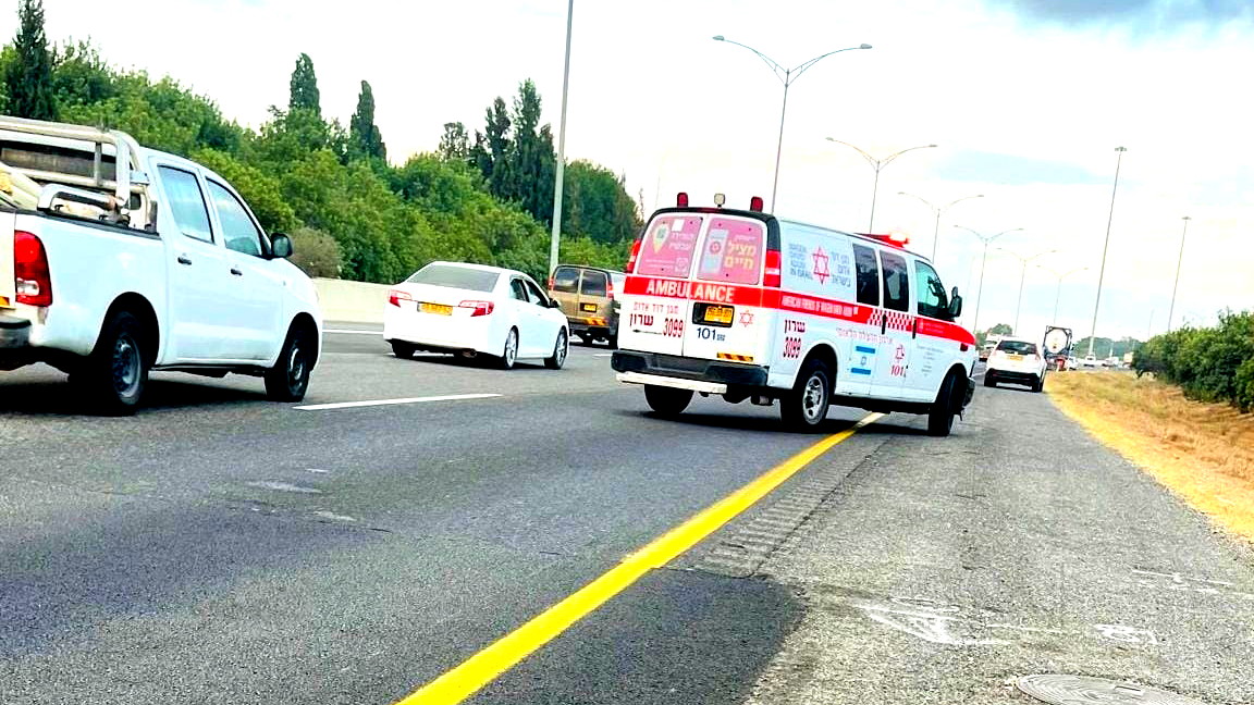 منطقة المركز: إصابة شاب (30 عامًا) بجروح خطيرة من جراء تعرضه لحادث طرق 