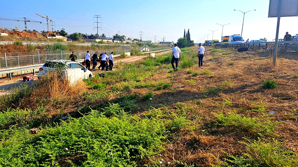 اصابة رجل (50 عامًا) بجراح خطيرة اثر حادث طرق على شارع 6 قرب مفرق نتسني عوز