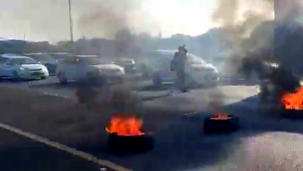 تظاهرات وإغلاق العديد من الطرقات في البلاد بهدف المطالبة بصفقة تبادل جديدة واسقاط حكومة نتنياهو