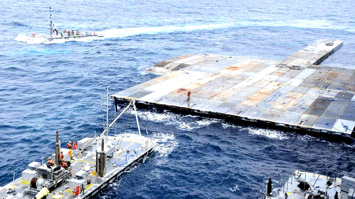 وكالة: الولايات المتحدة تدرس التخلي عن خطة إعادة تركيب رصيف غزة العائم