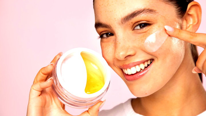  ماركة العناية so.ko تعرض DOUBLE DUO في سوبر فارم- كريم مرطب وسيروم بعبوة واحدة صغيرة الحجم ومريحة للسفر