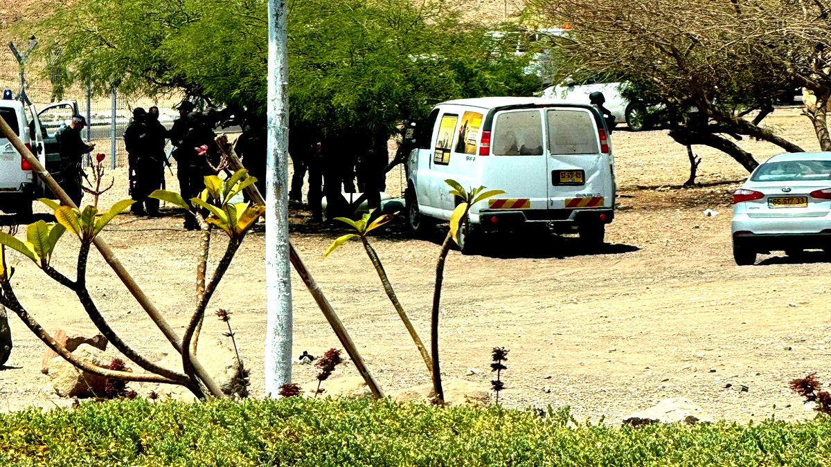 إيلات: رفع حالة التأهب للدرجة القصوى عقب الاشتباه بتسلّل مسلحين من الأردن باتجاه المدينة... إغلاق طرقات عدّة في المكان