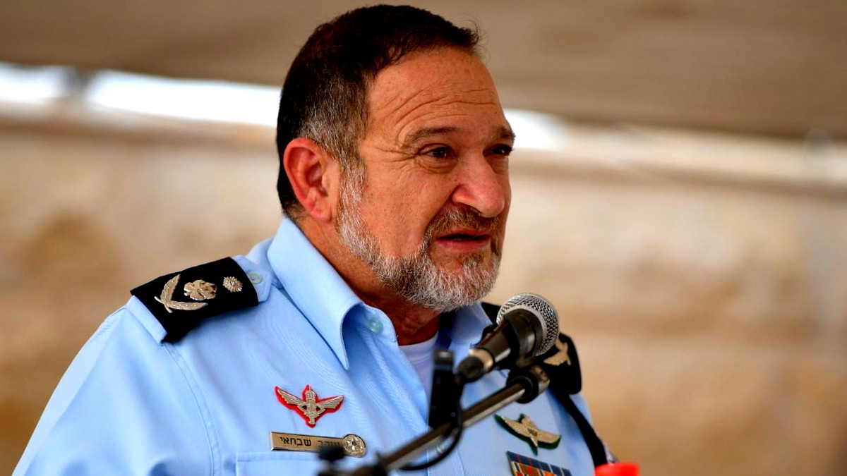 منتصف الليلة: انتهاء ولاية المفتش العام للشرطة شبتاي وتولي اللواء فلاد المنصب مؤقتًا