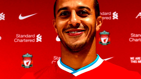 تياغو ألكانتارا يعود إلى برشلونة كمساعد للمدرب فليك