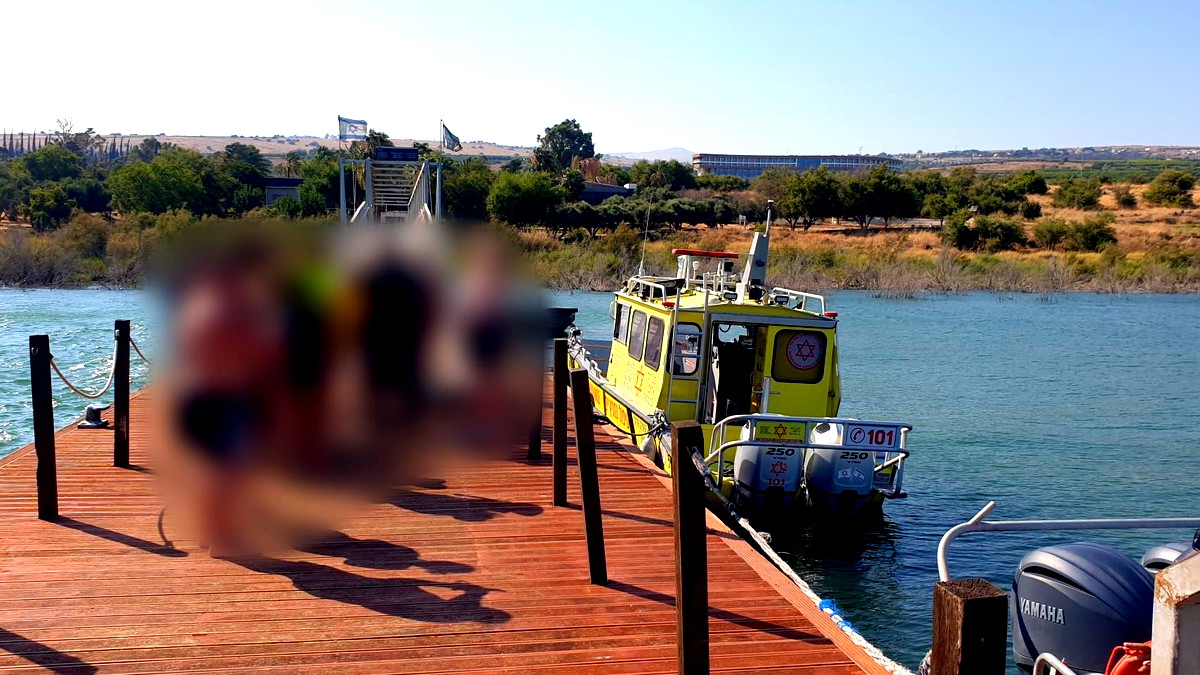 إنقاذ 17 شخصًا بعد انقلاب قارب ببحيرة طبريا وحالتهم طفيفة