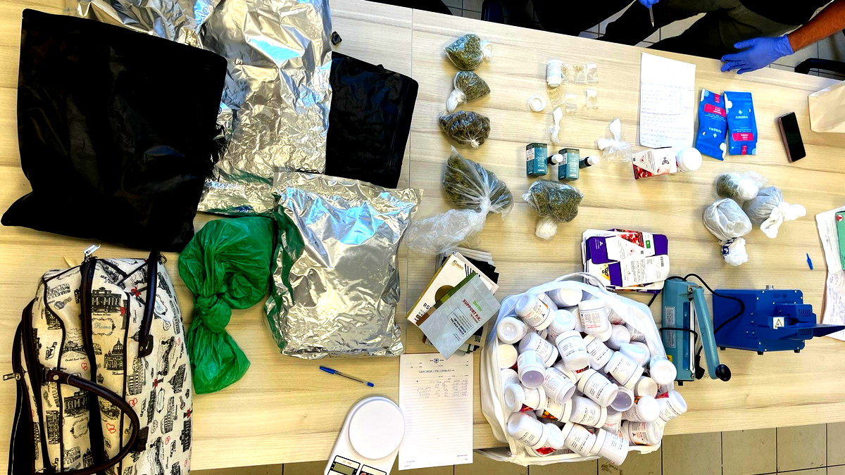 طيرة الكرمل: اعتقال رجل وسيدتين بشبهة حيازة كمية كبيرة من المخدرات المخصصة للبيع والتجارة