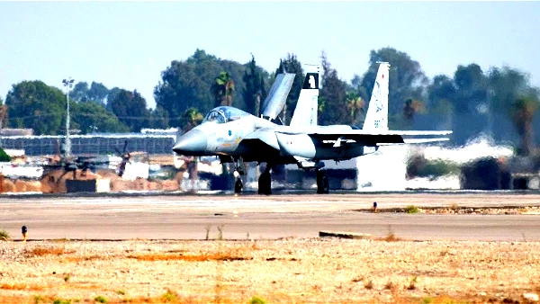 عقب استهداف ميناء الحديدة في اليمن.. وسائل اعلام عبرية: اسرائيل تستعد لصراع طويل الامد مع الحوثيين