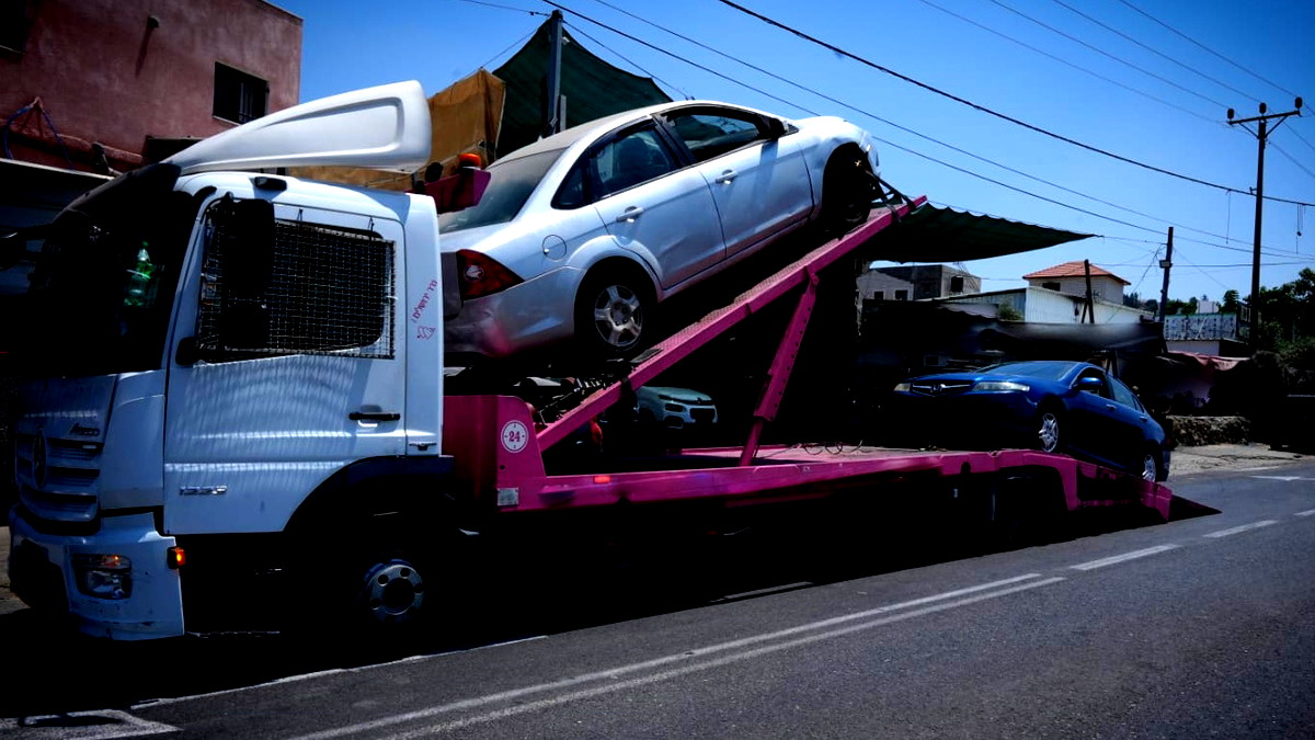 تنفيذ حملة في القرى الفلسطينية لضبط كراجات تصليح سيارات للإسرائيليين