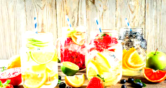 انتعاش الصيف: مشروبات لذيذة سهلة وسريعة التحضير 