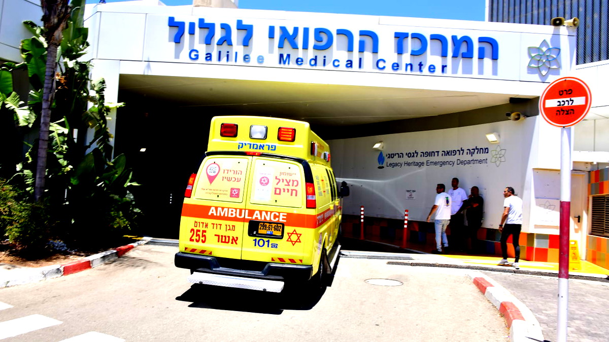 عمليات انعاش لرجل (60 عامًا) بعد تعرّضه للغرق بأحد الشواطئ في نهاريا