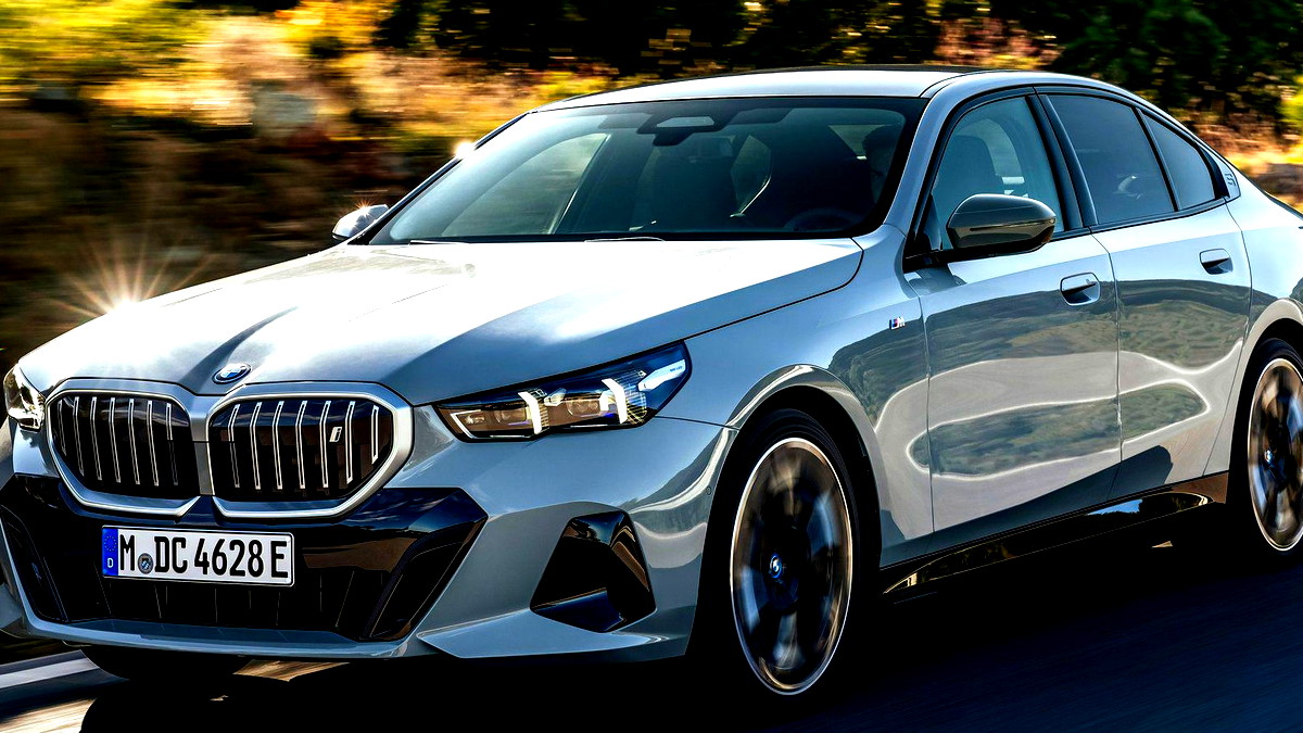سيارة BMW 5 Series 2025 الفئة الخامسة مزيج من  الفخامة والأناقة والابتكار التقني