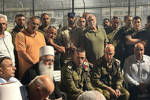 قيادة الجيش الاسرائيلي تصل الى بلدة مجدل شمس وتجري تقيما للوضع