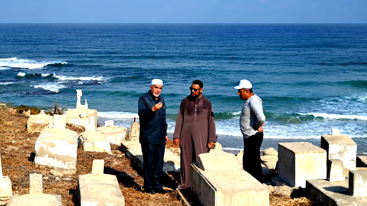 يافا: لجنة "أوقافنا" تنظّم يوم تطوعي لتنظيف وصيانة مقبرة الكازخانة