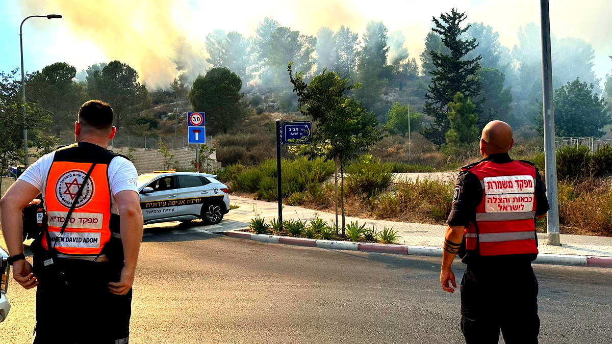 كرمئيل: إخلاء منازل جراء حريق في منطقة أحراش