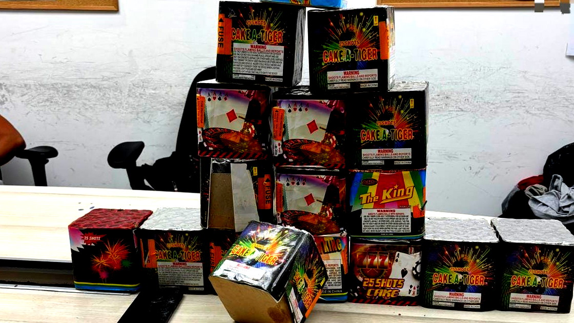 القدس: اعتقال شاب بعد ضبط بحوزته 17 خلية ألعاب نارية