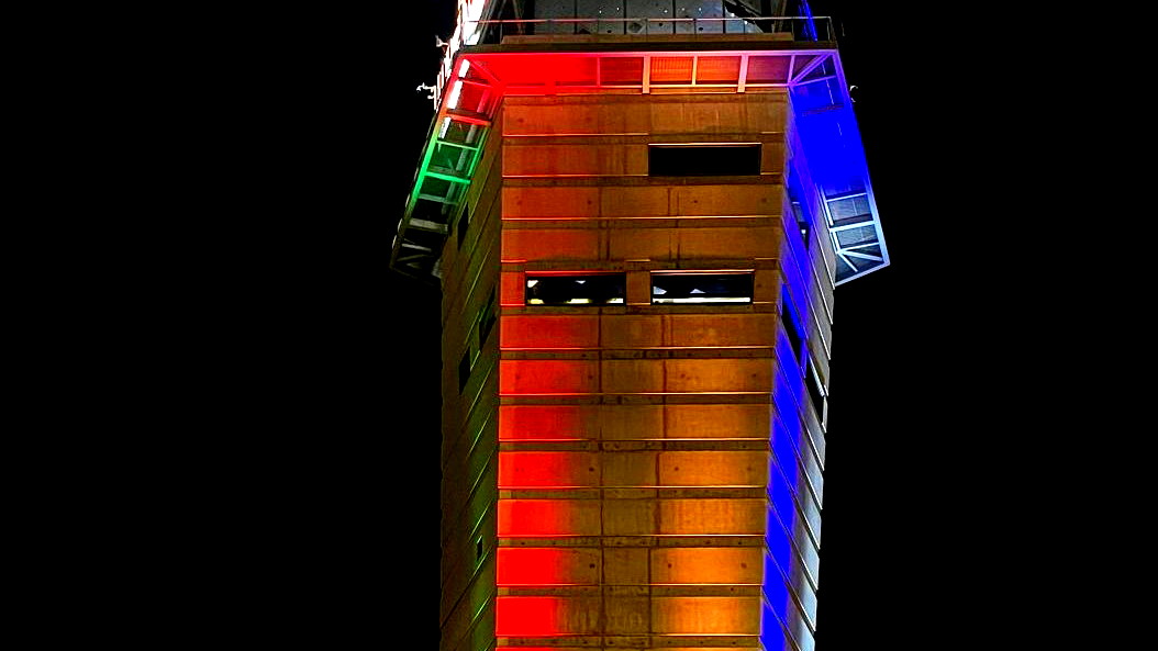 عقب المأساة في مجدل شمس- إضاءة أبراج المراقبة في مطار بن غوريون بألوان علم الطائفة الدرزية