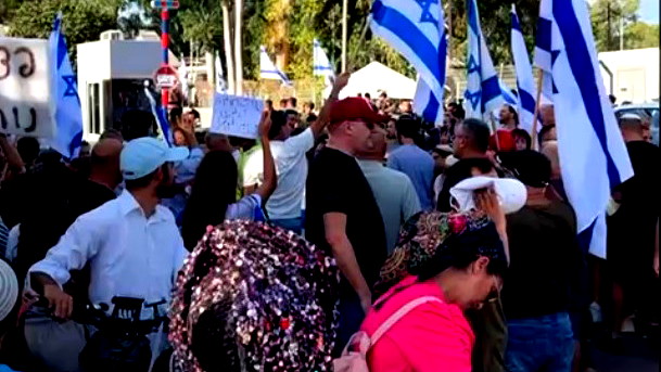  خشية اقتحامها مجدداً- الجيش الإسرائيلي يعزز قواته في محيط قاعدة بيت ليد 