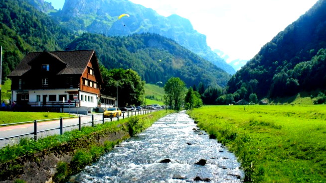 من على جبال الألب... الريف السويسري يُصنف بأجمل المناطق الطبيعية وأكثرها هدوءًا حول العالم