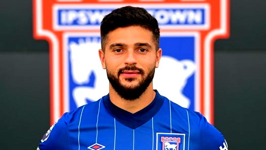 المصري سام مرسي يجدد عقده مع إبسويتش تاون