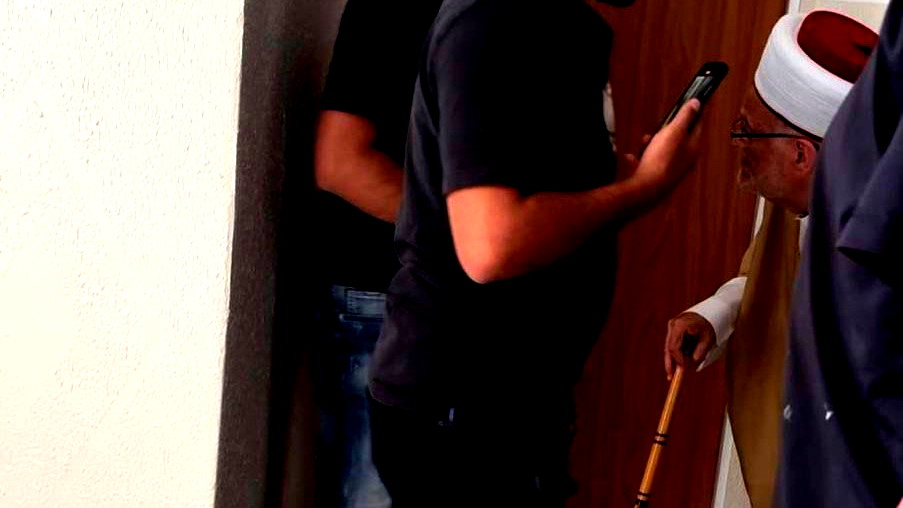 عقب خطبته في المسجد الأقصى واعتقاله: الافراج عن الشيخ عكرمة صبري ووزير الداخلية يعلن نية سحب إقامته