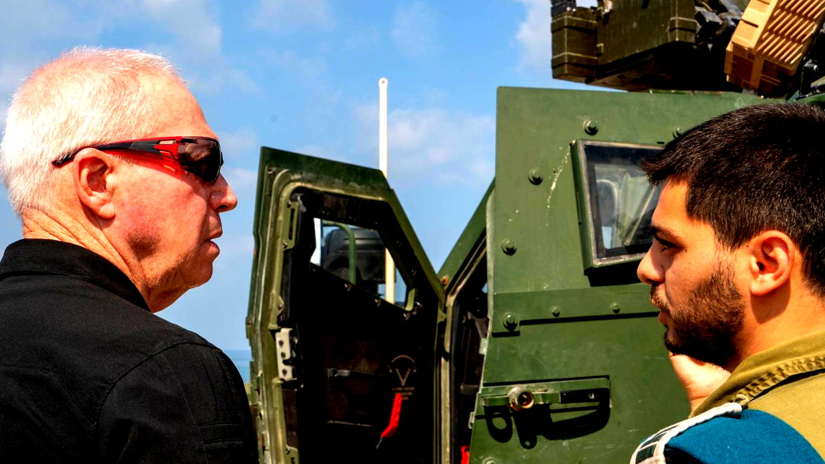 غالانت يتوعد إيران و"حزب الله": إذا هاجم العدو فسوف يدفع ثمنا باهظا