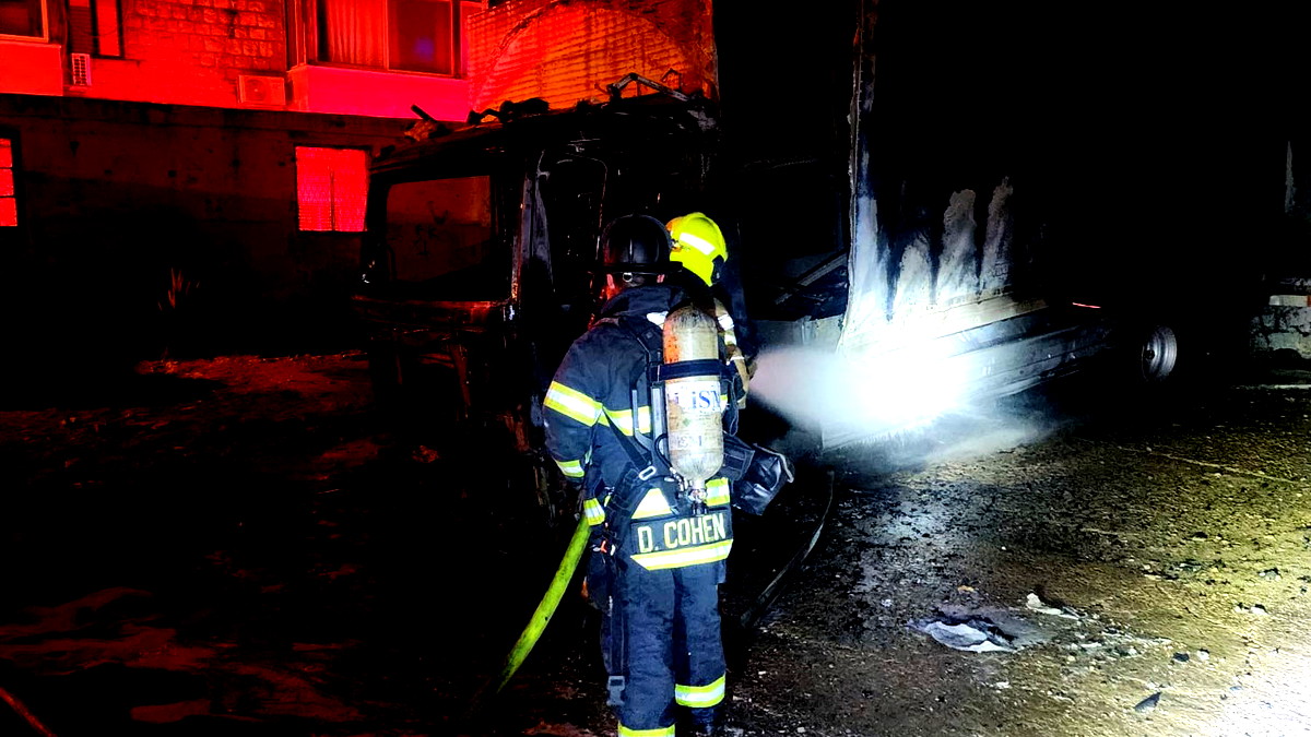 حيفا: اخماد حريق شب في شاحنة.. لم يبلغ عن اصابات