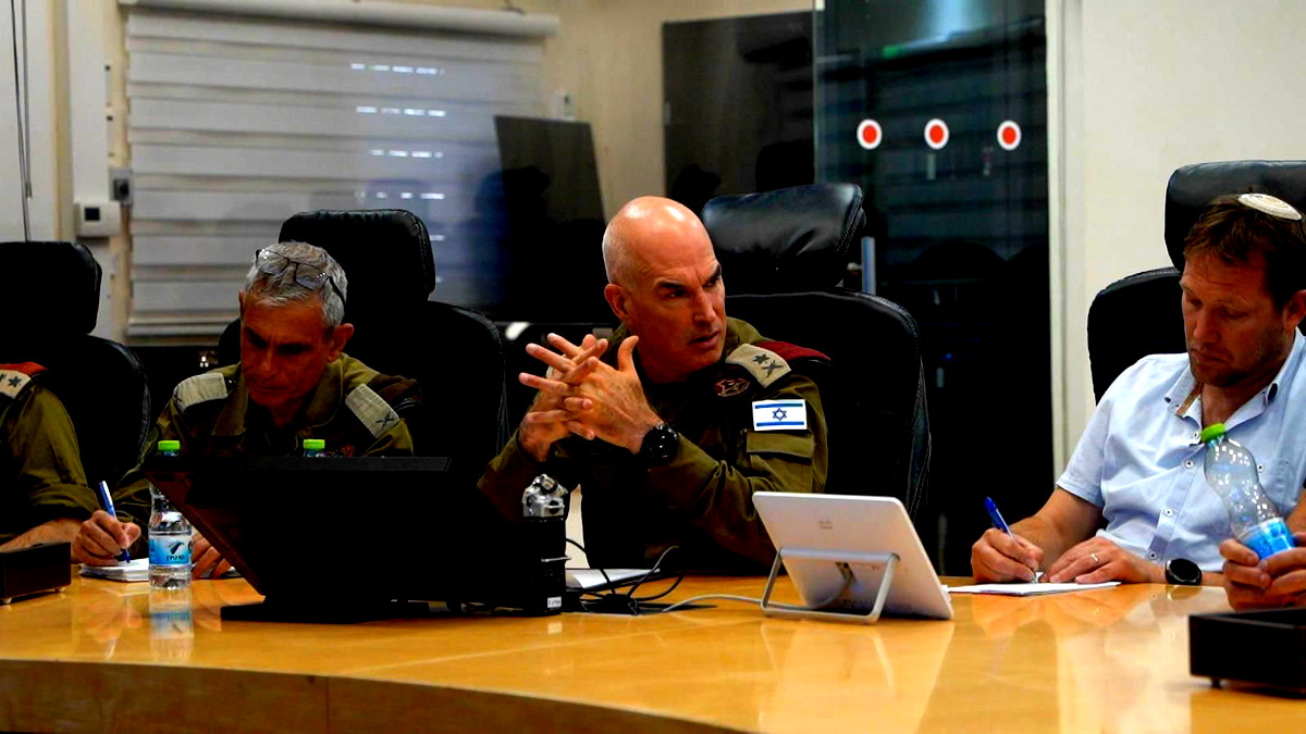 على خلفية التصعيد الأمني- قائد الجيش الإسرائيلي يلتقي برؤساء السلطات المحلية في منطقة الشمال