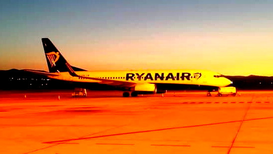 شركة الطيران راين اير تعلن الغاء كافة رحلاتها من والى اسرائيل 