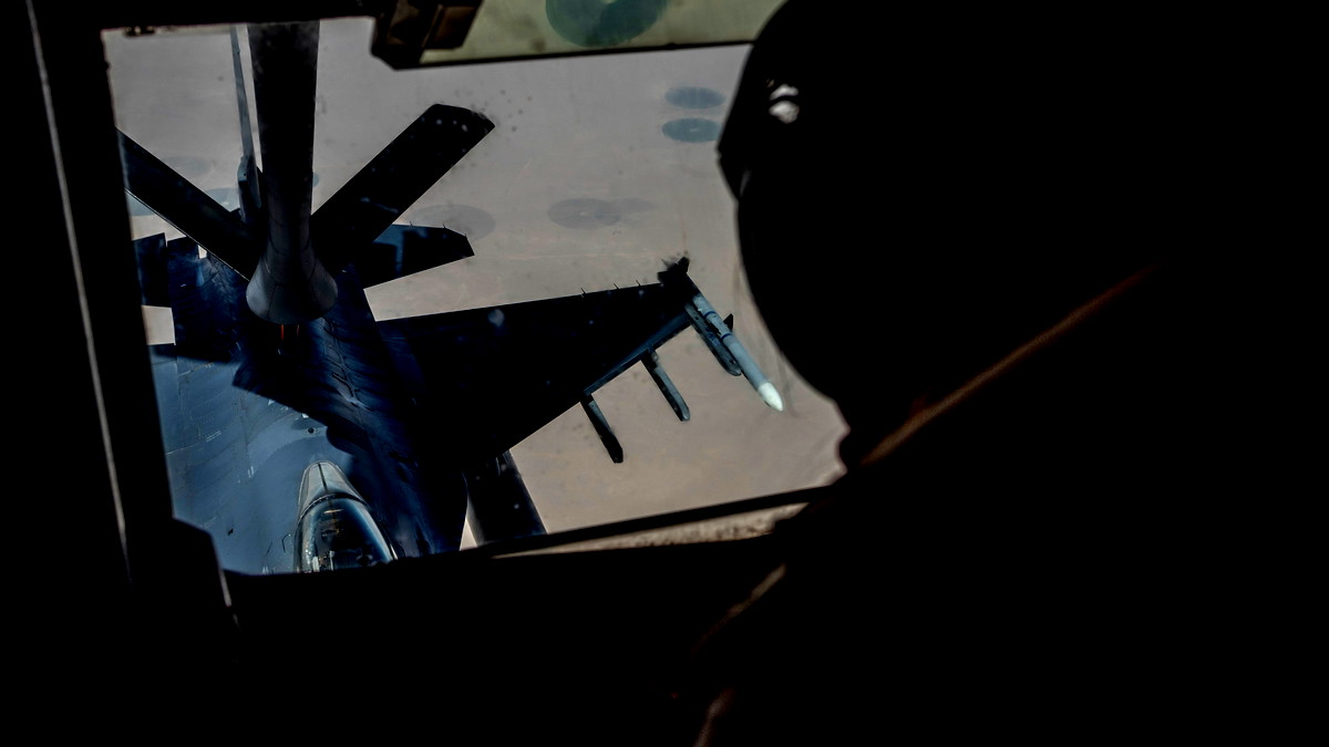 البنتاغون يعترف بالفشل في وقف هجمات الحوثيين في البحر الأحمر