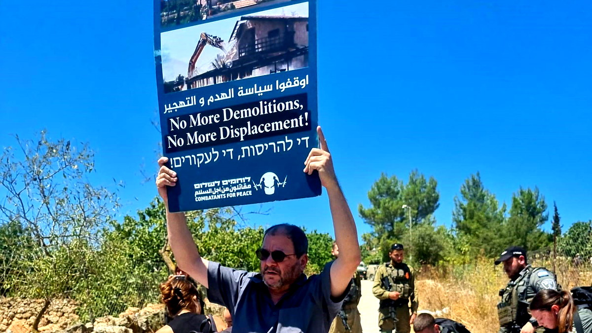 فيديو| النائب عوفر كسيف يشارك في مظاهرة إسناد لأهالي الولجة ضد مخططات الهدم